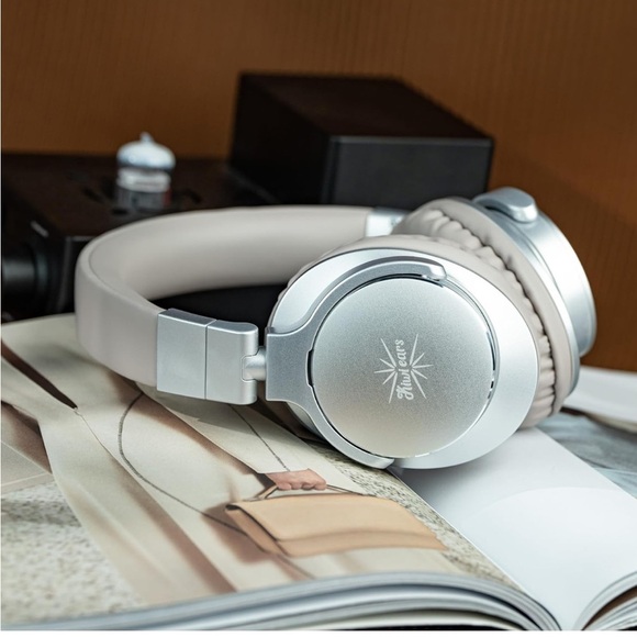 🎧💕Silver Cream Over-Ear PRO Headphones NWT IN BOX🎧💕 - Picture 10 of 11